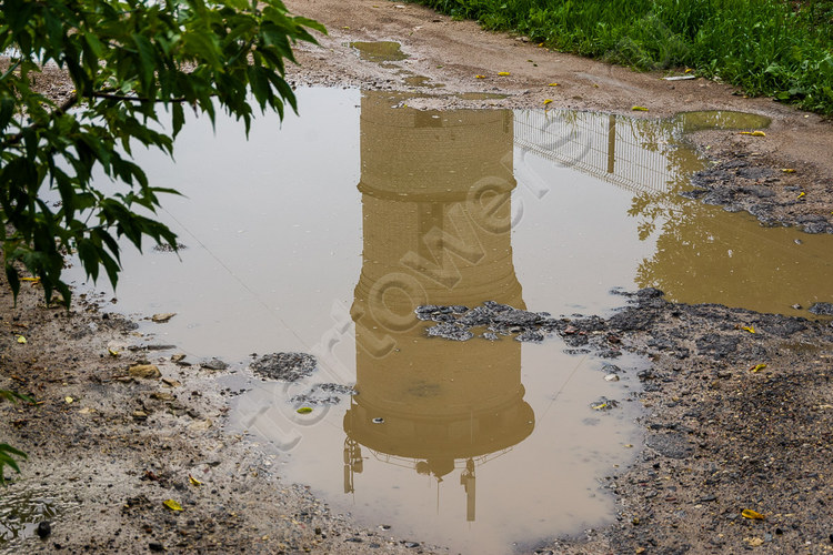 Кирпичная водонапорная башня в поселке Виллози Кирпичная водонапорная башня в поселке Виллози