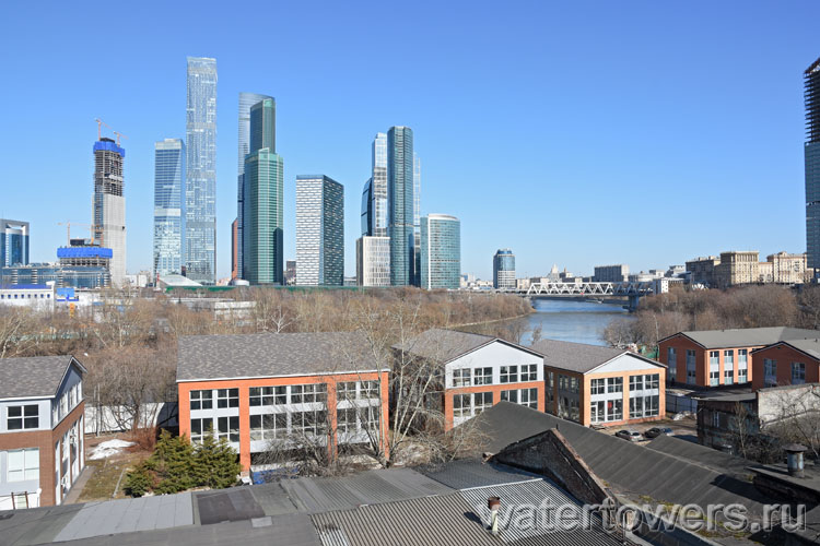 Водонапорная башня московского завода «Фили-Кровля», вид из окна
