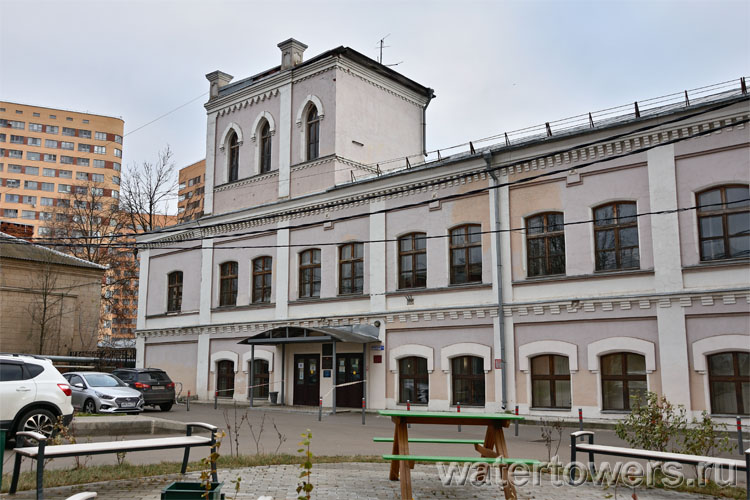 Производственный корпус с водонапорной башней фабрики «Товарищества Франца Рабенека» в Королеве