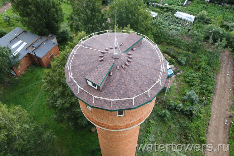 Водонапорная башня в поселке Дубровицы Водонапорная башня в поселке Дубровицы