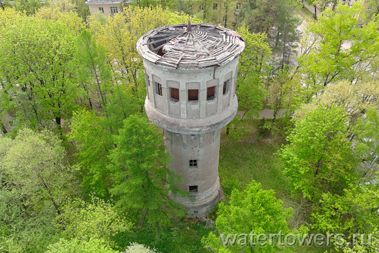 Старая водонапорная башня в Обнинске, вид сверху