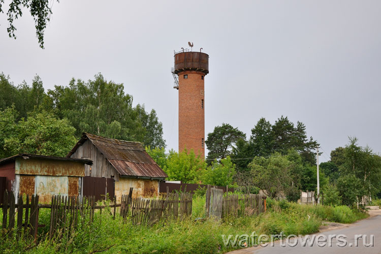 Водонапорная башня с петухом в Свердловском