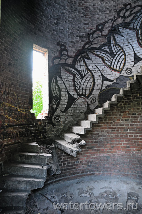 Моршанск, водонапорная башня с бетонным баком, вид изнутри