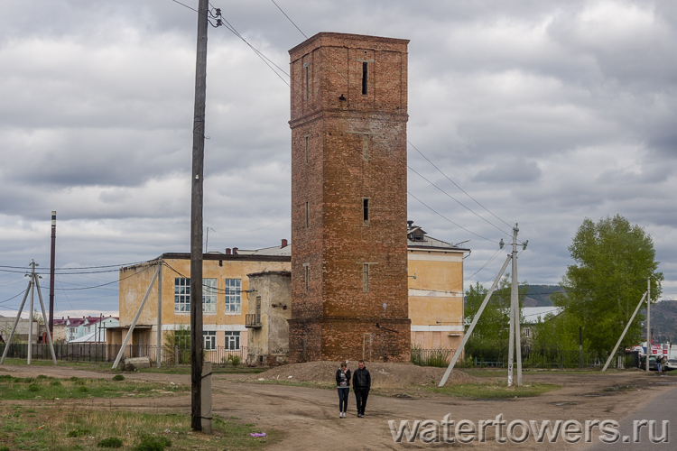 Водонапорная башня на развилке ул. Верхней и ул. Ленинградской